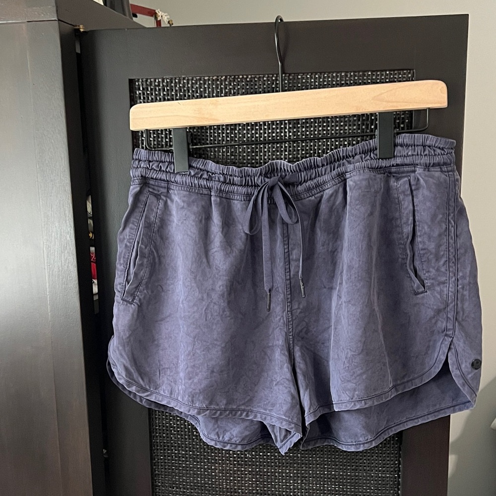 Lululemon Gently Used Casual Navy Athletic Shorts for Women
